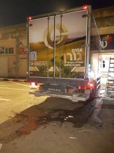 מדבקות למשאיות