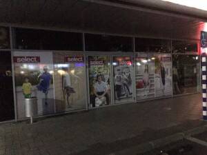 מדבקות וטפטים לחנויות