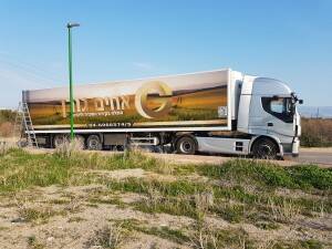 שלט משאית מעוצב