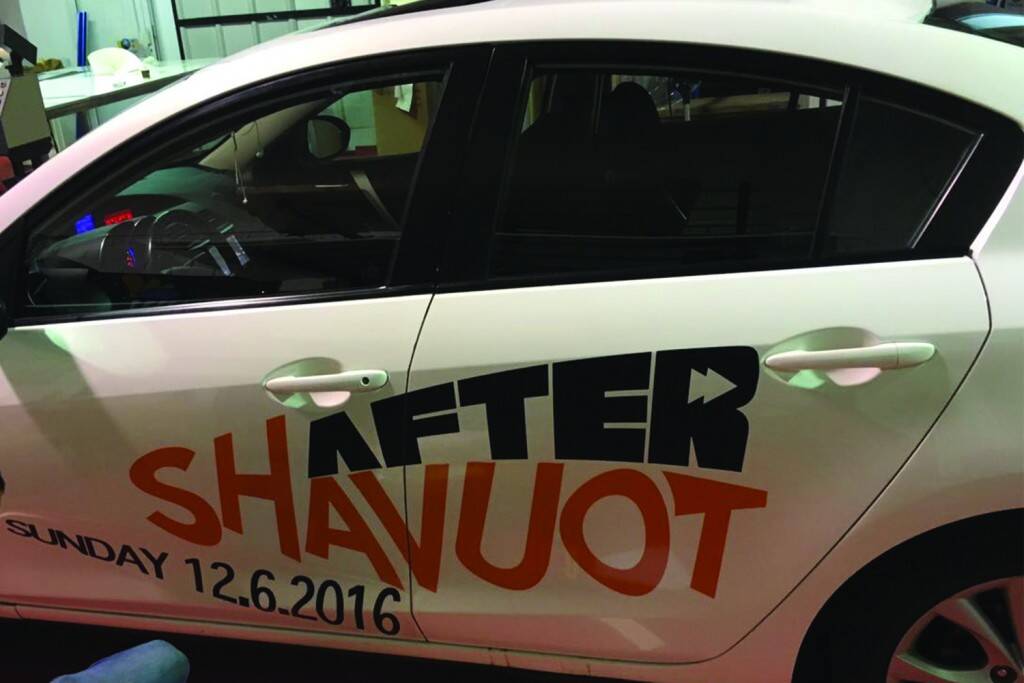 שלטים ומדבקות למכוניות