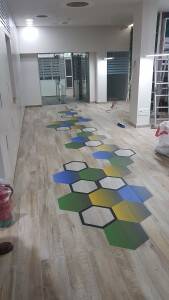 מדבקות רצפה לעסק