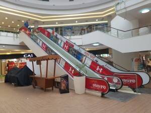 שילוט מדבקות