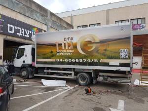 שלטים למשאיות, רכבים ונגררים