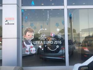 מדבקות מעוצבות לחנויות