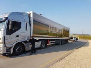 שלטים למשאיות ורכבים