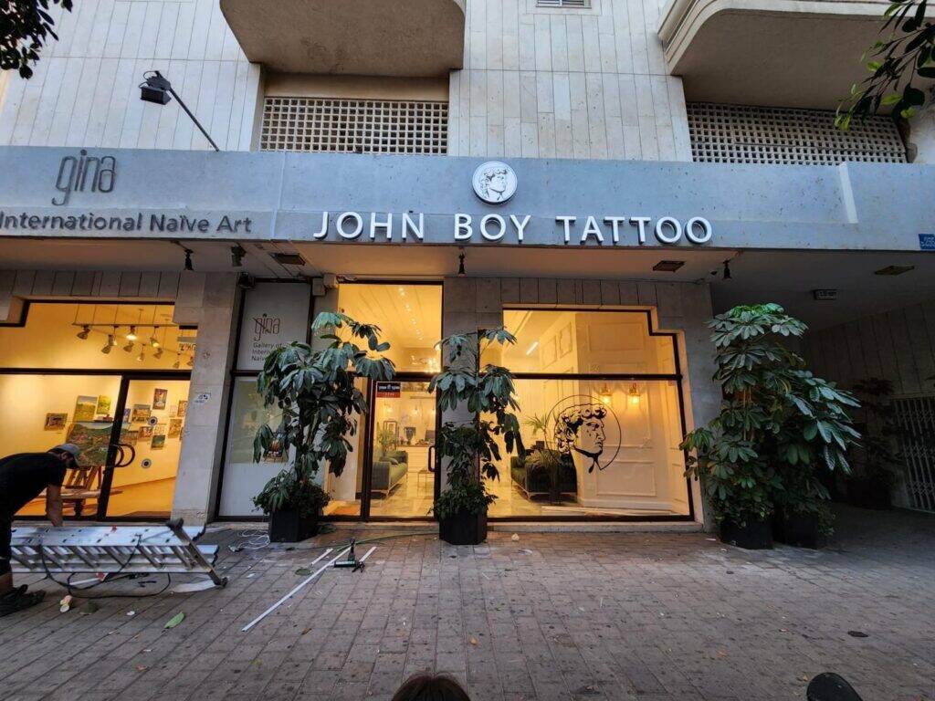 אותיות מוארות לשלטים