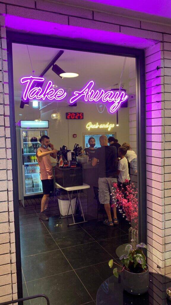 שלטים מוארים